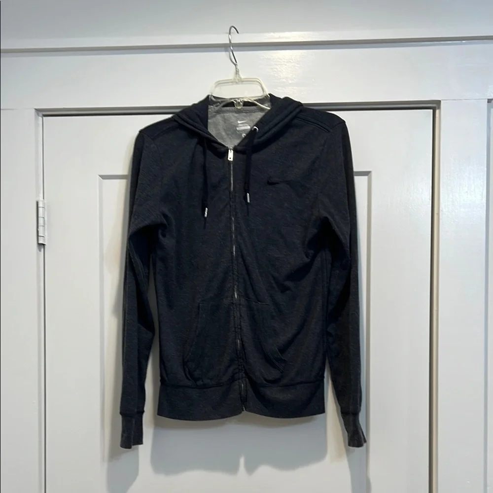 Nike grey zipper hoodie size small. In good preowned condition!